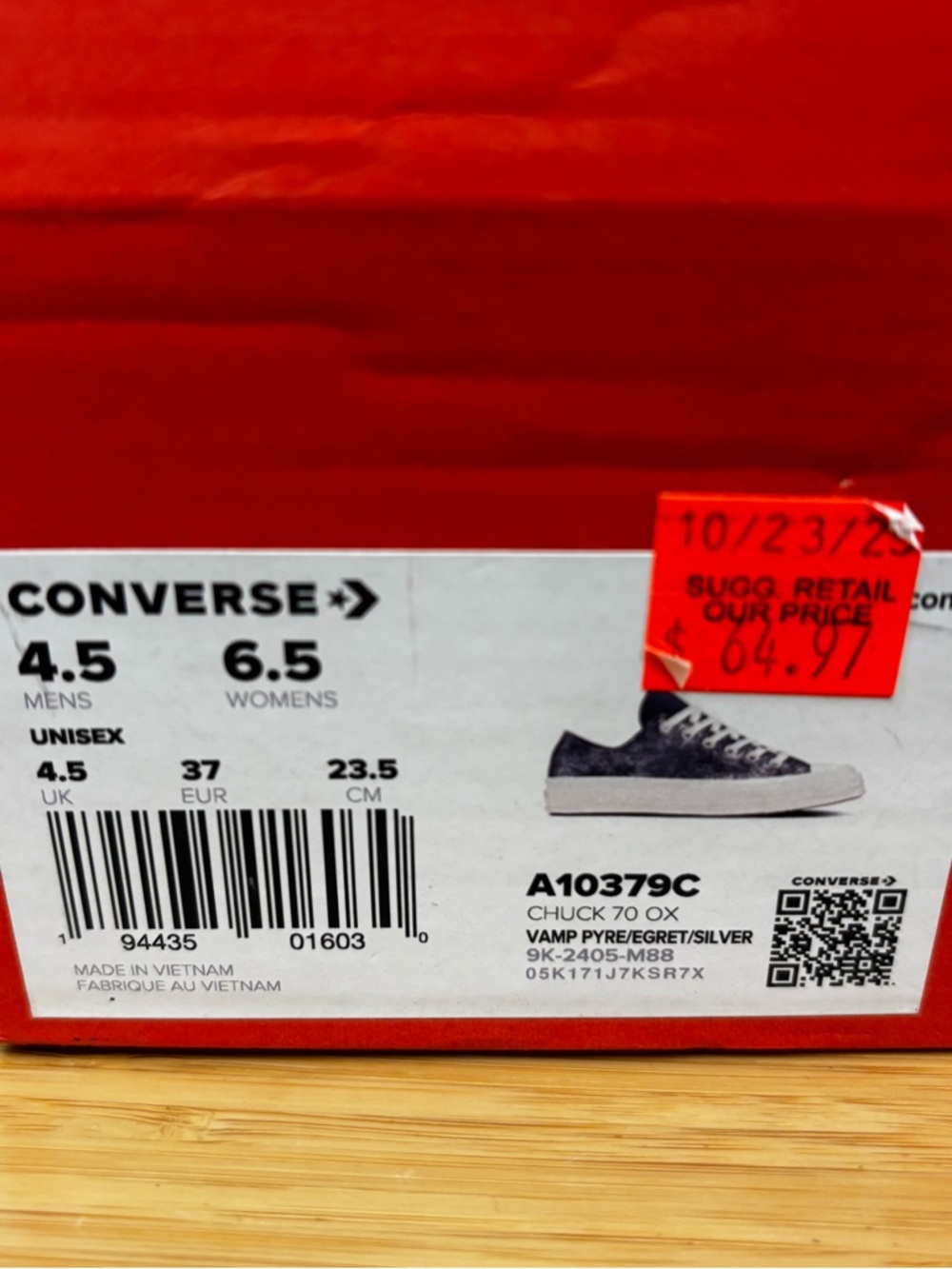 CHUCK 70 LOW 'SUEDE SHIMMER - VAMP PYRE BLACK Woman’s Sz 6.5 A10379C - Picture 2 of 9